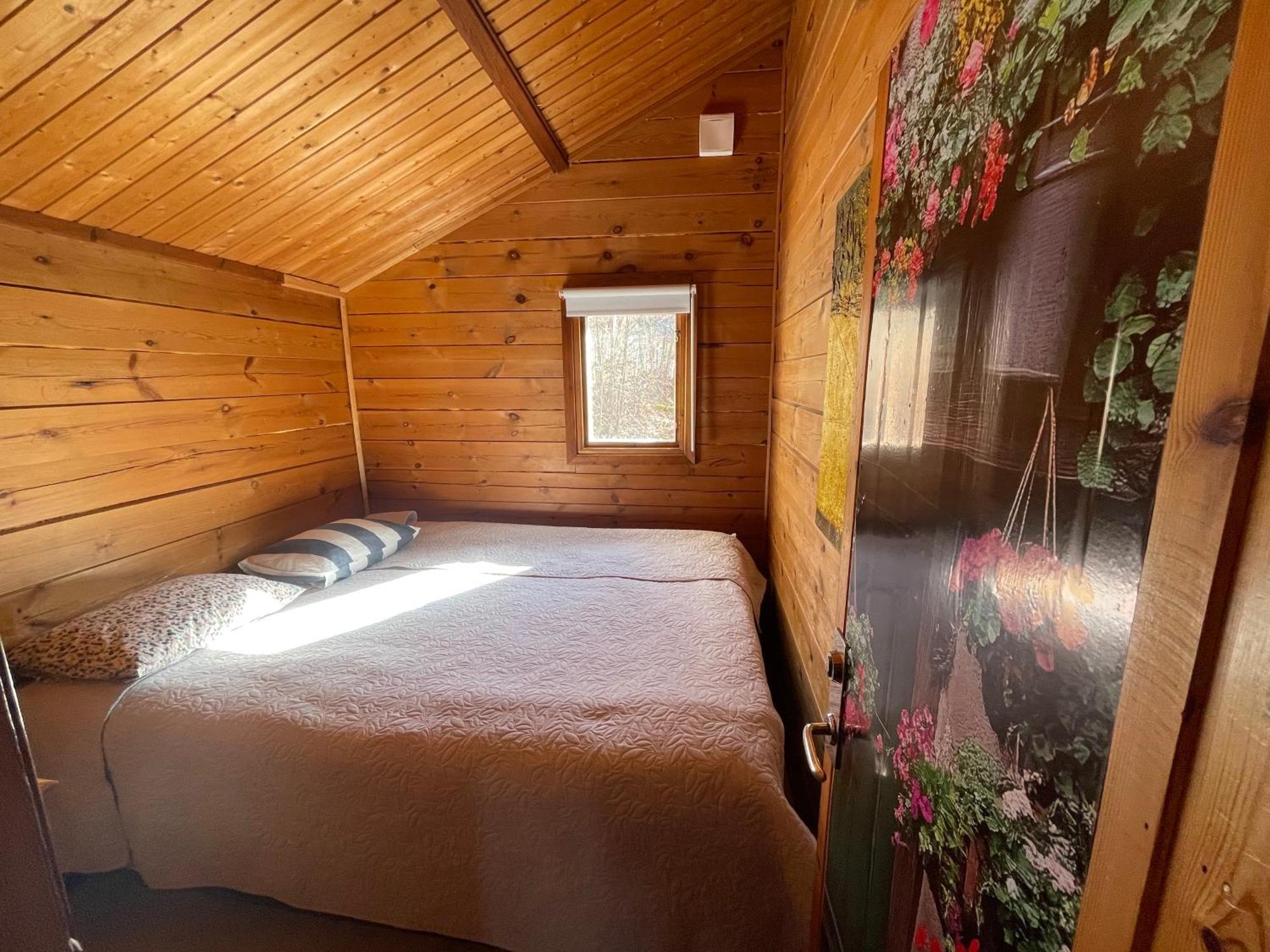 Three Rooms Stuga I Stugby Near National Park Undenäs Exterior foto